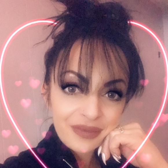 Meet your Posher, Karine - Picture 1 of 1